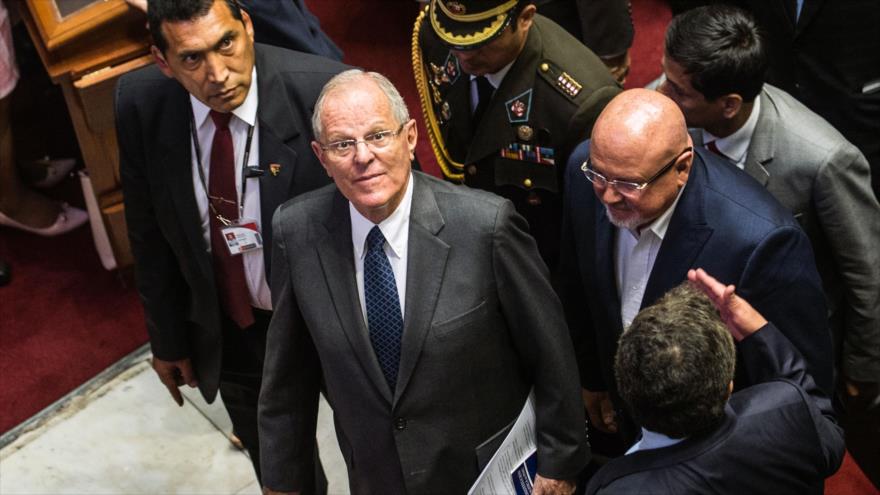 El presidente peruano, Pedro Pablo Kuczynski aparece ante el Congreso para defenderse de acusaciones por Odebrecht, 21 de diciembre de 2017.