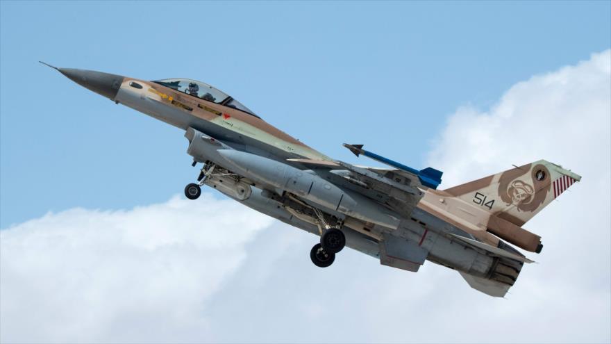 Un avión de guerra F-16 perteneciente a la fuerza aérea israelí durante un ejercicio en la ciudad israelí de Eilat, 8 de noviembre de 2017.