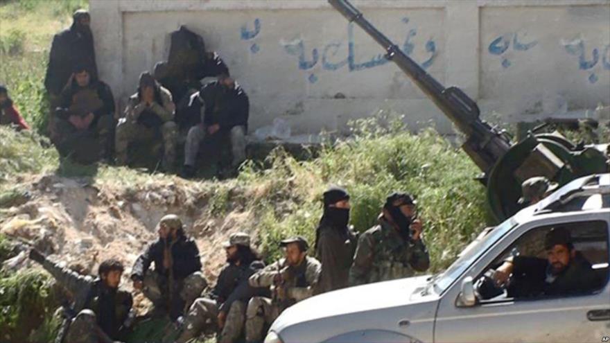 Insurgentes del grupo terrorista Ahrar Al-Sham en Idlib, oeste de Siria.