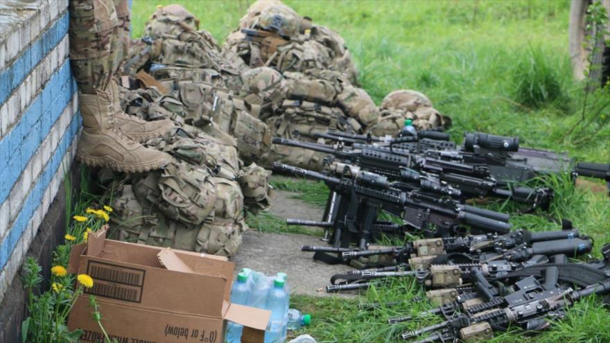Armas de fabricación estadounidense en una base militar del Ejército ucraniano en la zona de Yavoriv.