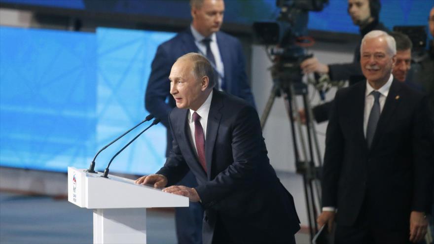 Partido del Kremlin apoya candidatura independiente de Putin 
