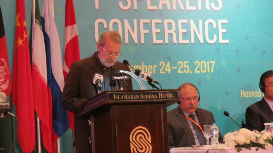 El presidente del Parlamento de Irán, Ali Lariyani, ofrece un discurso en la Conferencia de Presidentes de Parlamentos en Islamabad (capital de Paquistán), 24 de diciembre de 2017.