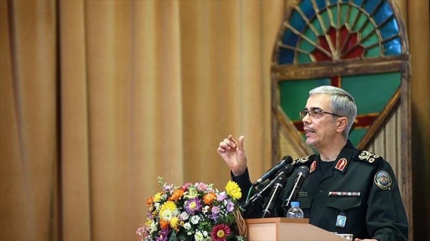 El jefe del Estado Mayor de las Fuerzas Armadas de Irán, el general de división Mohamad Husein Baqeri, habla en un acto oficial en Teherán, 24 de diciembre de 2017.