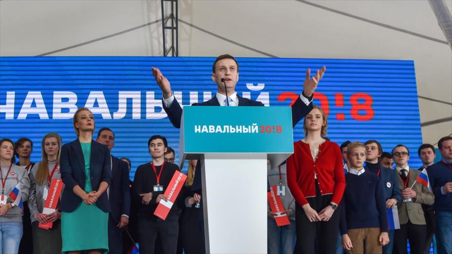 El principal opositor ruso Alexei Navalni, habla ante su partidarios en Moscú, 24 de diciembre de 2017.