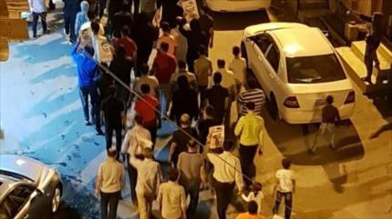 Policía bahreiní reprime una marcha de la oposición en Manama