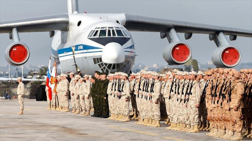 Soldados de las Fuerzas Armadas de Rusia en la base aérea Hmeimim, en el oeste de Siria.