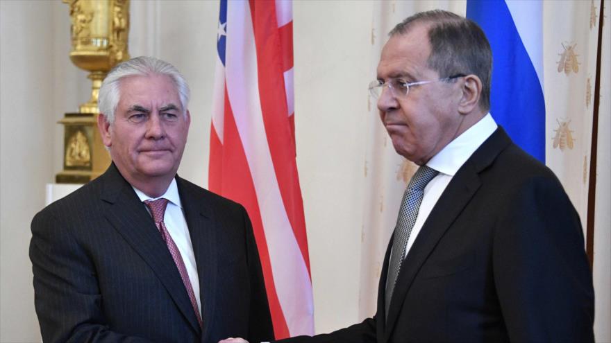 El ministro de Exteriores ruso, Serguéi Lavrov (dcha.), y el secretario de Estado de EE.UU., Rex Tillerson, en Washington, 10 de mayo de 2017.