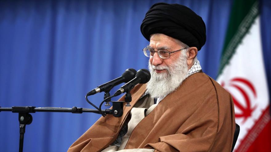 Líder de Irán denuncia apoyo de EEUU a terroristas y dictaduras