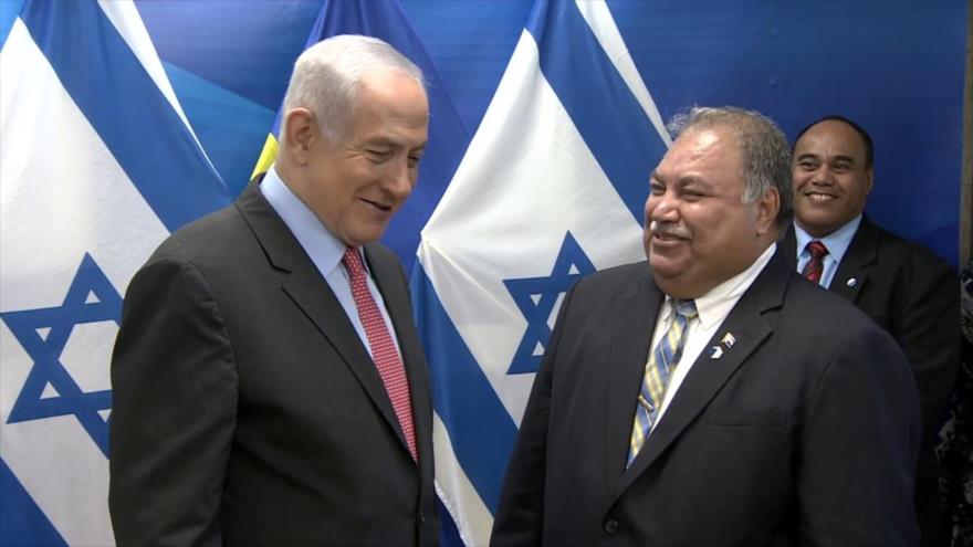 El primer ministro israelí, Benyamin Netanyahu (izda.), recibe al presidente la República de Nauru, Baron Waqa, 12 de junio de 2017.