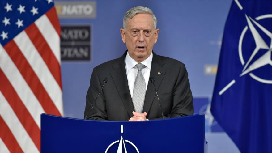 El secretario del Departamento de Defensa de EE.UU., James Mattis, habla durante una rueda de prensa en Bruselas, 9 de noviembre de 2017.