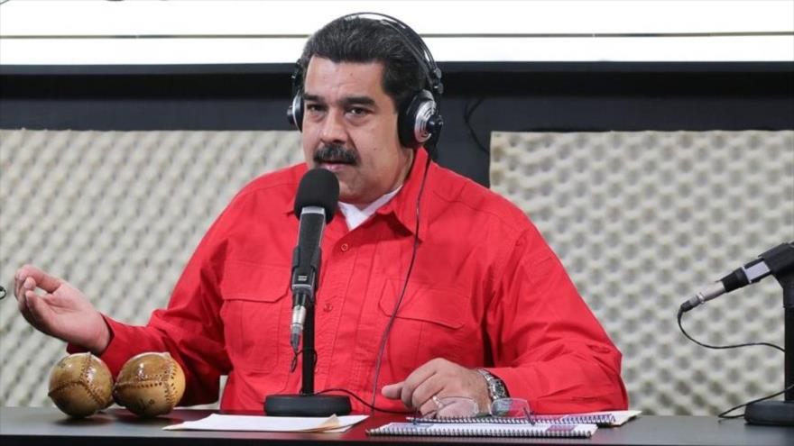 El presidente de Venezuela durante el programa de radio La Hora de la Salsa, realizado desde el Poliedro de Caracas (capital), 29 de diciembre de 2017.