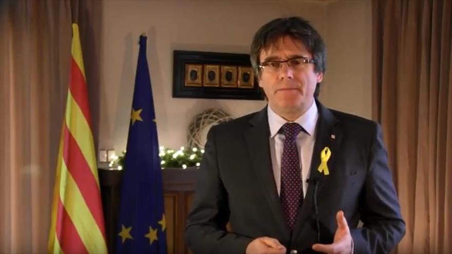 Puigdemont se dice presidente y exige reparaciones a Madrid