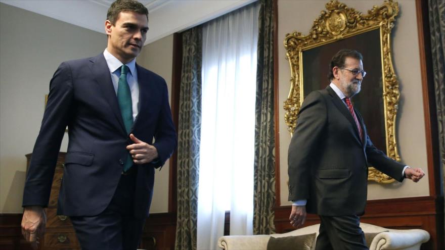 El líder del Partido Socialista Obrero Español (PSOE), Pedro Sánchez (izda.), y el del gobernante Partido Popular (PP), Mariano Rajoy.