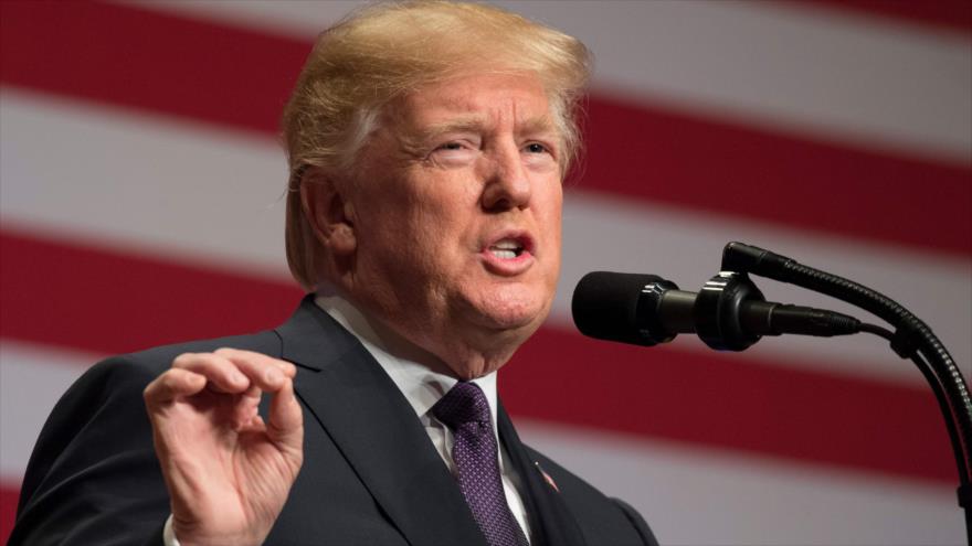 El presidente de EE. UU., Donald Trump, habla durante un acto en Washington, 18 de diciembre de 2017.