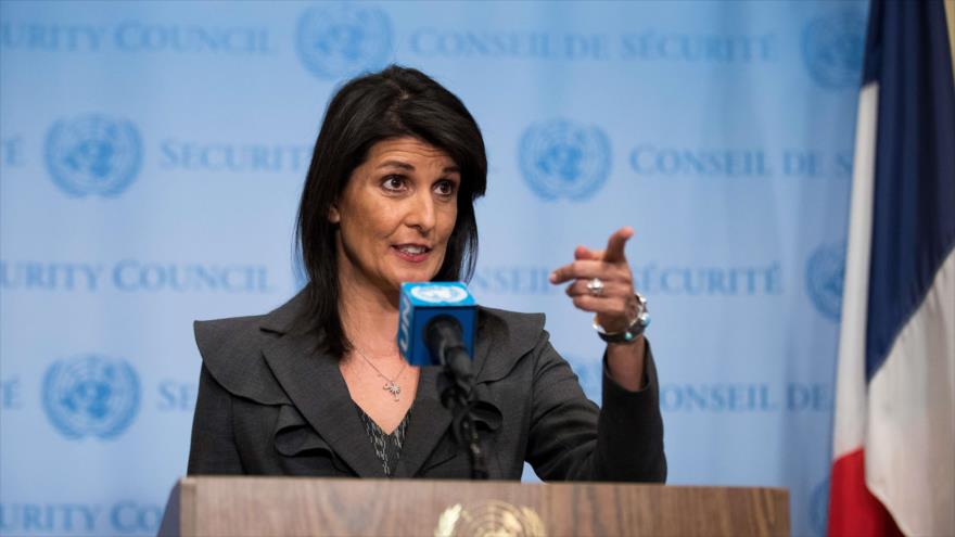 La embajadora de EE.UU. ante la ONU, Nikki Haley, habla en una conferencia de prensa, 2 de enero de 2018.