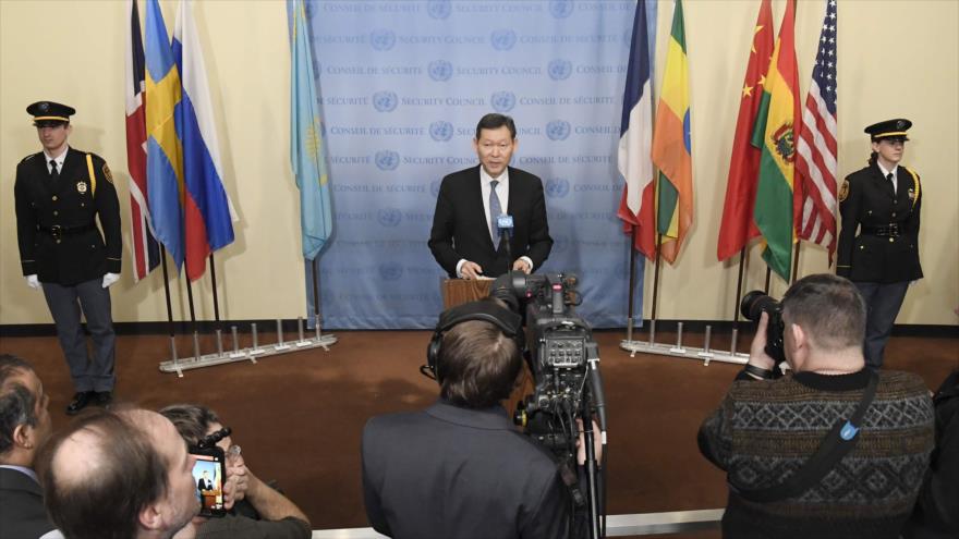 El presidente del CSNU, el kazajo Kairat Umárov, ofrece una rueda de prensa en la sede del ente en Nueva York, 2 de enero de 2017.