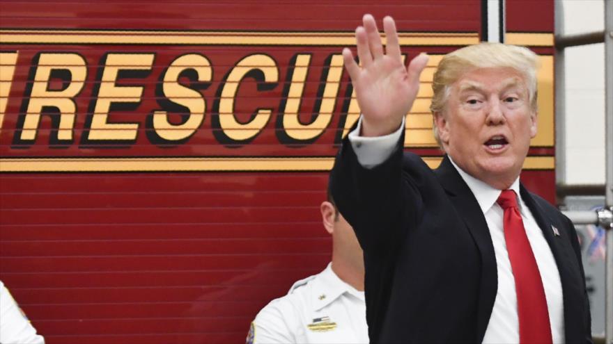 El presidente de EE.UU., Donald Trump, en la estación de bomberos de West Palm Beach, Florida, 27 de diciembre de 2017.