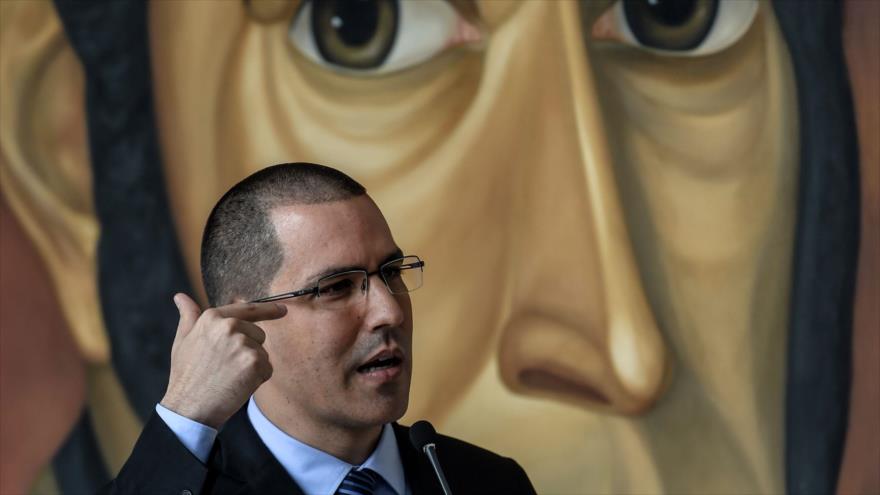 El canciller de Venezuela, Jorge Arreaza, habla en un acto oficial en Caracas, la capital, 14 de noviembre de 2017.