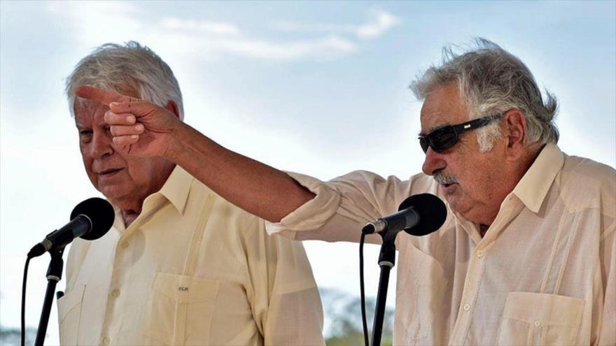 José Mujica, ex presidente de Uruguay, habla tras una reunión sobre el acuerdo de paz en Colombia en la ciudad de Cartagena, 4 de enero de 2018.