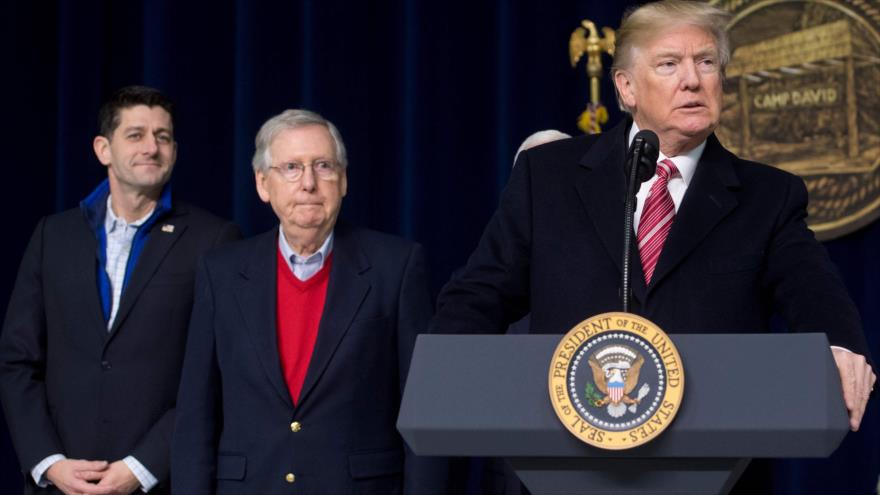 El presidente de EE.UU., Donald Trump (dcha.), en una rueda de prensa en Camp David, cerca de Washington DC (capital), 6 de enero de 2018.