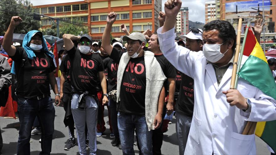 Una manifestación de estudiantes de Medicina y galenos bolivianos en La Paz, 4 de enero de 2018.