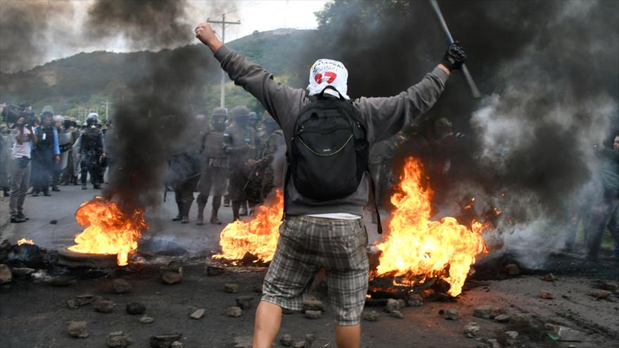 Masiva marcha contra reelección del presidente de Honduras