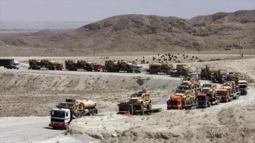 Un convoy militar estadounidenses saliendo de Afganistán en dirección a Paquistán.