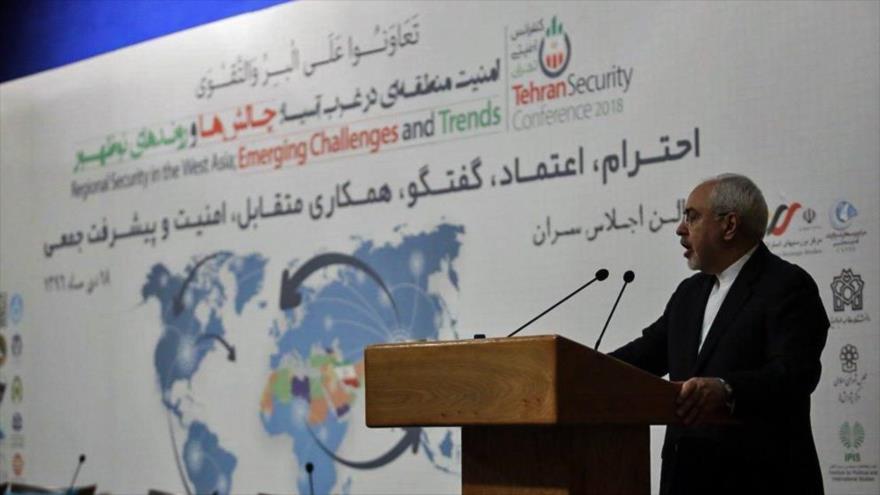 El canciller iraní, Mohamad Yavad Zarif en Teherán en la Conferencia Internacional de Seguridad para el oeste de Asia, Teherán, 8 de enero de 2018.