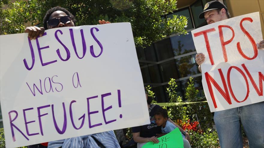 Manifestantes piden a EE.UU. renovar el Estatus Temporario de Protección (TPS, en inglés) para los haitianos, Florida, 21 de mayo de 2017.