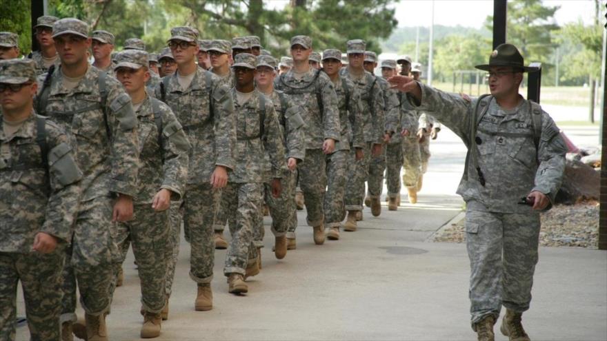 Varios soldados del Ejército estadounidense reciben entrenamiento militar en la base militar de Fort Benning, en Georgia (sureste de EE.UU.).