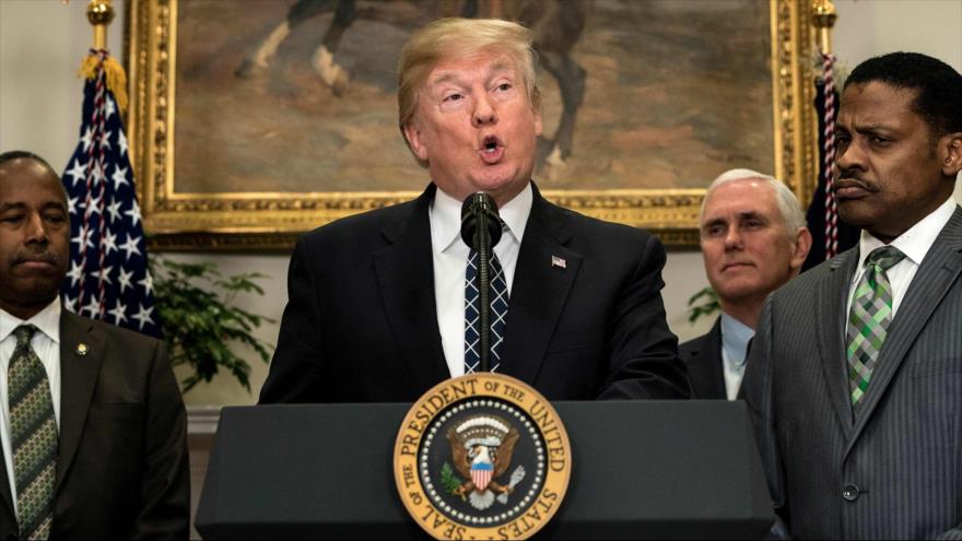 El presidente de EE.UU., Donald Trump, ofrece un discurso en la Casa Blanca, 12 de enero de 2018.