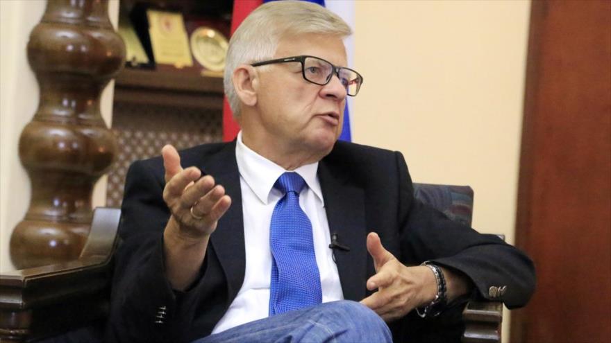 El embajador de Rusia en El Líbano, Alexander Zasypkin, habla ante periodistas en Beirut, 12 de septiembre de 2017.