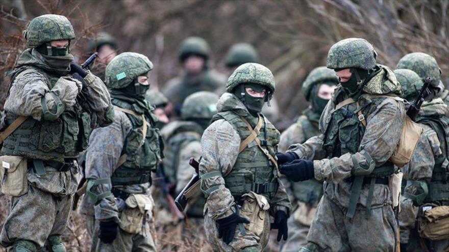 Los soldados de la Flota rusa del Báltico durante maniobras militares en la base Marina Khmelyovka en el enclave de Kaliningrado (extremo oeste de Rusia).