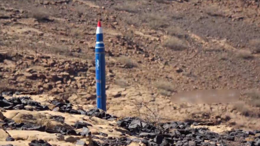 Foto publicada por yemeníes muestra momentos antes del lanzamiento del misil Burkan H-2 contra el Palacio de Al-Yamamah, en el sur de la capital saudí.
