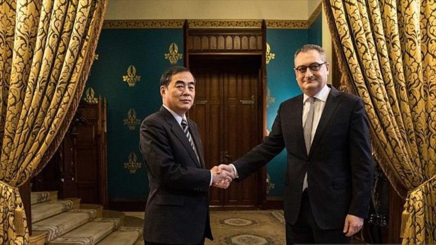 Los vicecancilleres de China y Rusia, Kong Xuanyou (izda.) y Igor Morgulov, respectivamente, se reúnen en Moscú, 12 de enero de 2018.