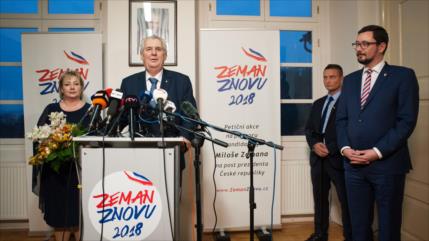 Zeman, delante de candidato pro-OTAN en presidenciales checas 