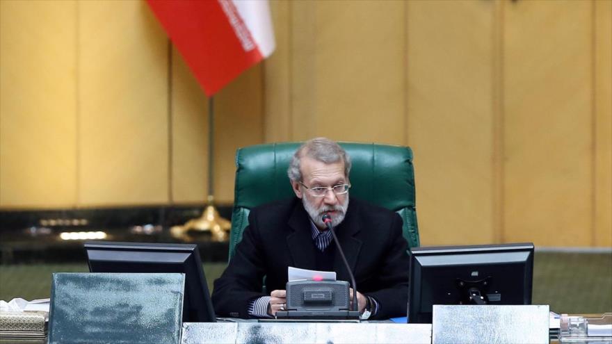 Ali Lariyani, presidente del Parlamento de Irán, habla durante una sesión plenaria, 14 de enero de 2018.