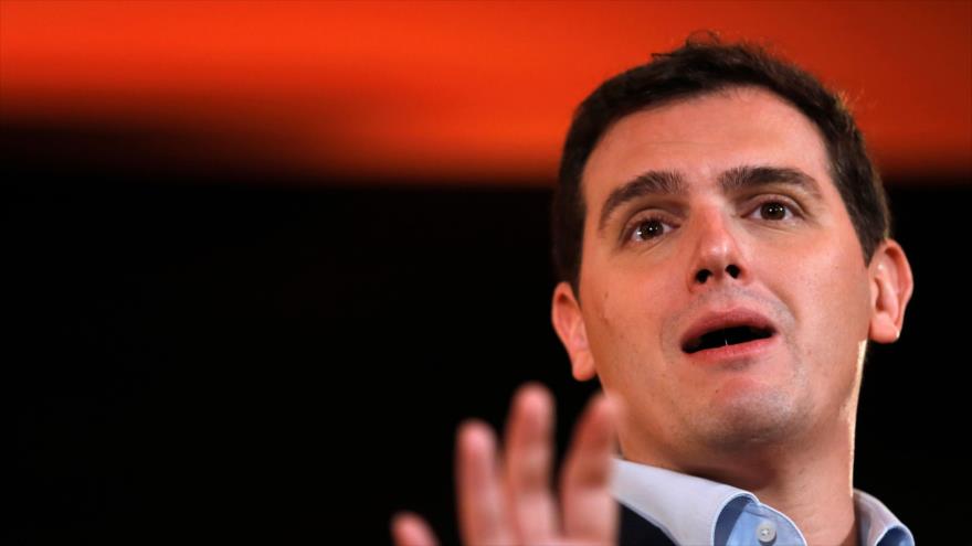 El líder del partido español Ciudadanos, Albert Rivera, da una conferencia de prensa en Barcelona, 22 de diciembre de 2017.