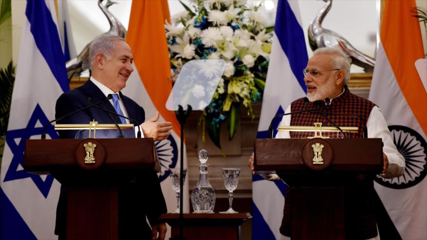 El primer ministro israelí, Benyamin Netanyahu (izda.), y su par indio, Narendra Modi, en una rueda de prensa en Nueva Delhi, 14 de enero de 2018.