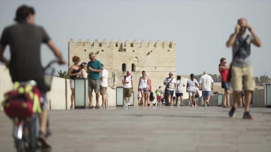 Turistas en Córdoba, ciudad en sur de España.