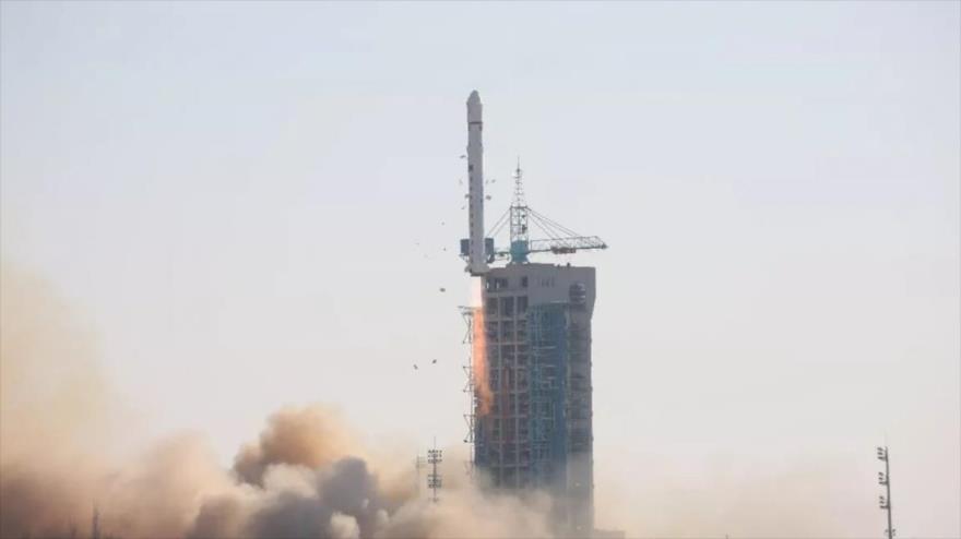 El cohete Long March 2D lanza un satélite de observación terrestre desde el Centro de Lanzamiento de Satélites de Jiuquan (JSLC), 12 de enero de 2018.