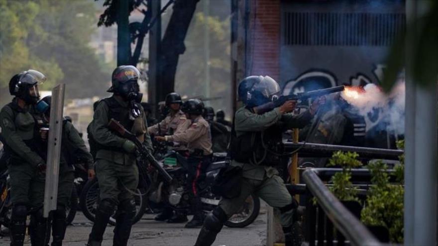 Agentes de la Guardia Nacional Bolivariana en medio de una operación.
