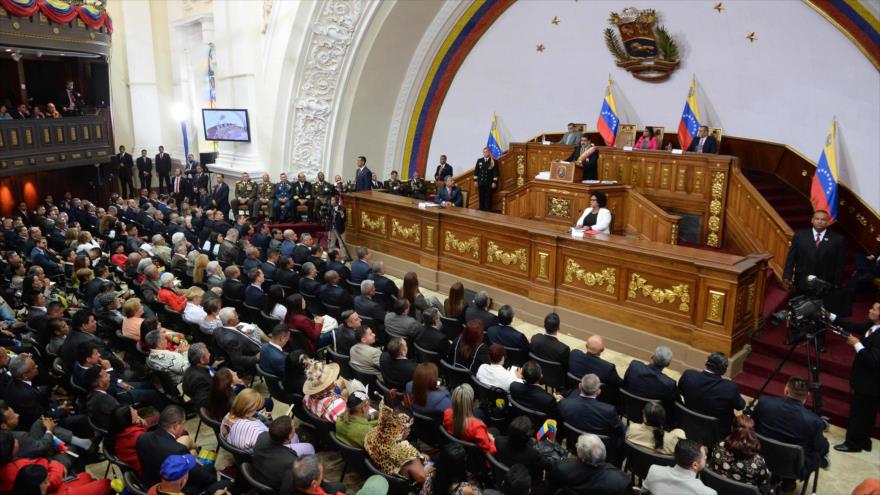 El presidente de Venezuela, Nicolás Maduro, pronuncia su mensaje anual ante la Asamblea Nacional Constituyente (ANC), en Caracas, 15 de enero de 2017.