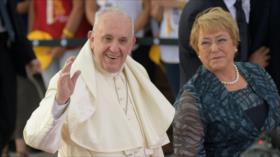 Papa llega a Chile en medio de protestas por abusos de la Iglesia