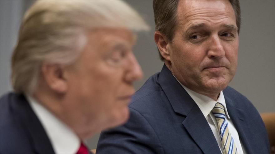 Senador republicano equipara a Trump con Stalin 