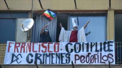 Abusado por sacerdote chileno califica de ‘barato’ perdón del papa