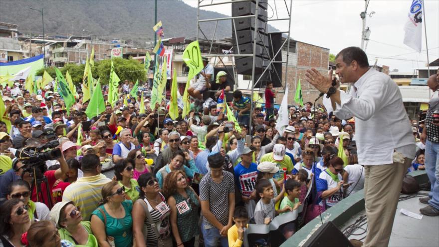El expresidente ecuatoriano Rafael Correa, en el evento del lanzamiento de la campaña por el No a la consulta popular, en Portoviejo, 6 de enero de 2018.