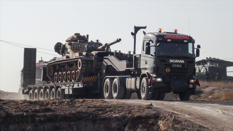 La agencia turca de noticias Dogan publica una foto de camiones del Ejército turco transportando tanques hacia la frontera con Siria, 16 de enero de 2017.