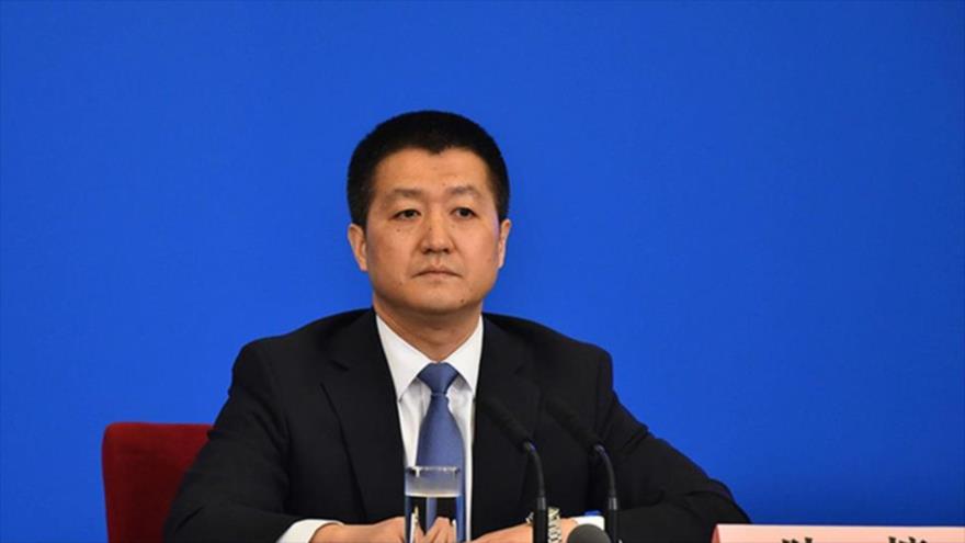 El portavoz del Ministerio chino de Exteriores, Lu kang, en una rueda de prensa en China.