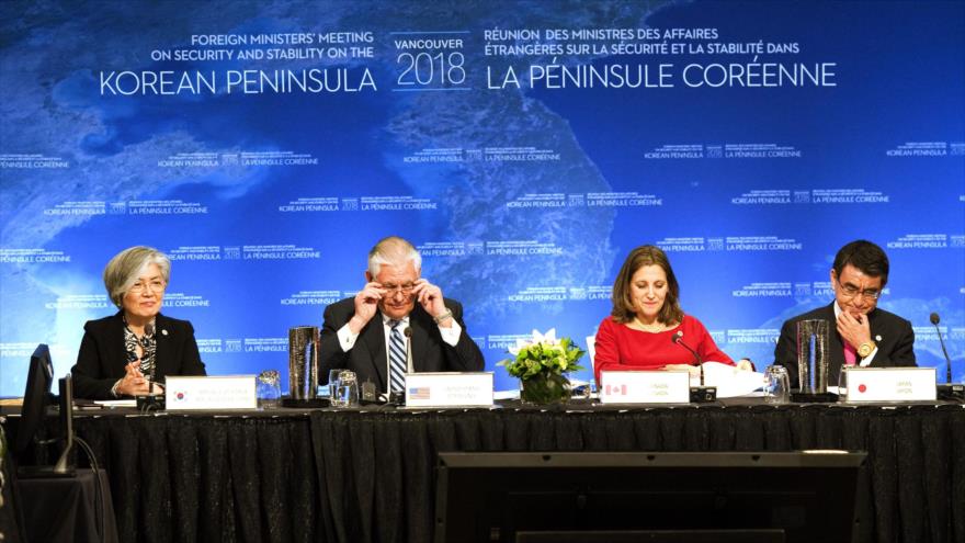De izquierda a derecha: los cancilleres de Corea del Sur, EE.UU., Canadá y Japón en una cumbre sobre Pyongyang en Vancouver, 16 de enero de 2018.